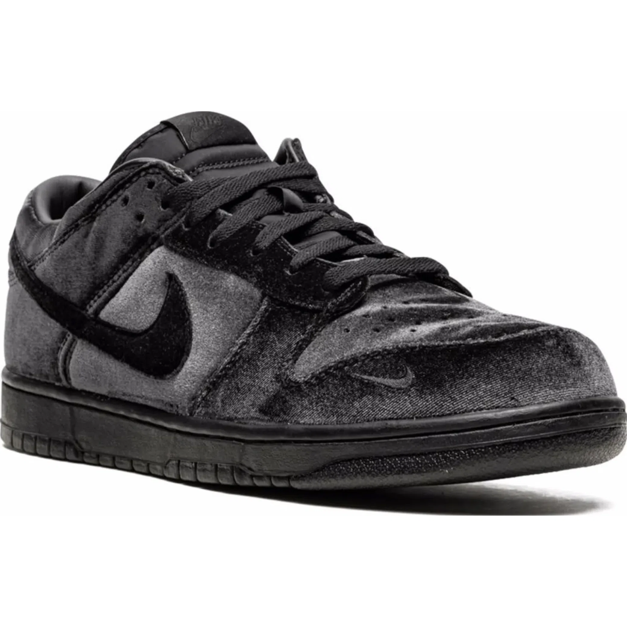  Nike Dunk Low "Dover Street Market - Triple Black Velvet" | Farsel